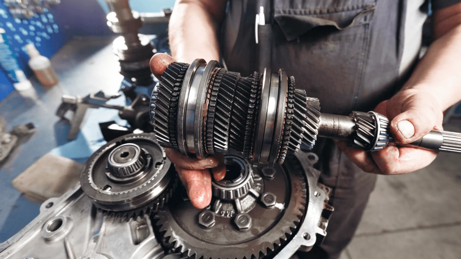 Gearbox component inspection for transmission service